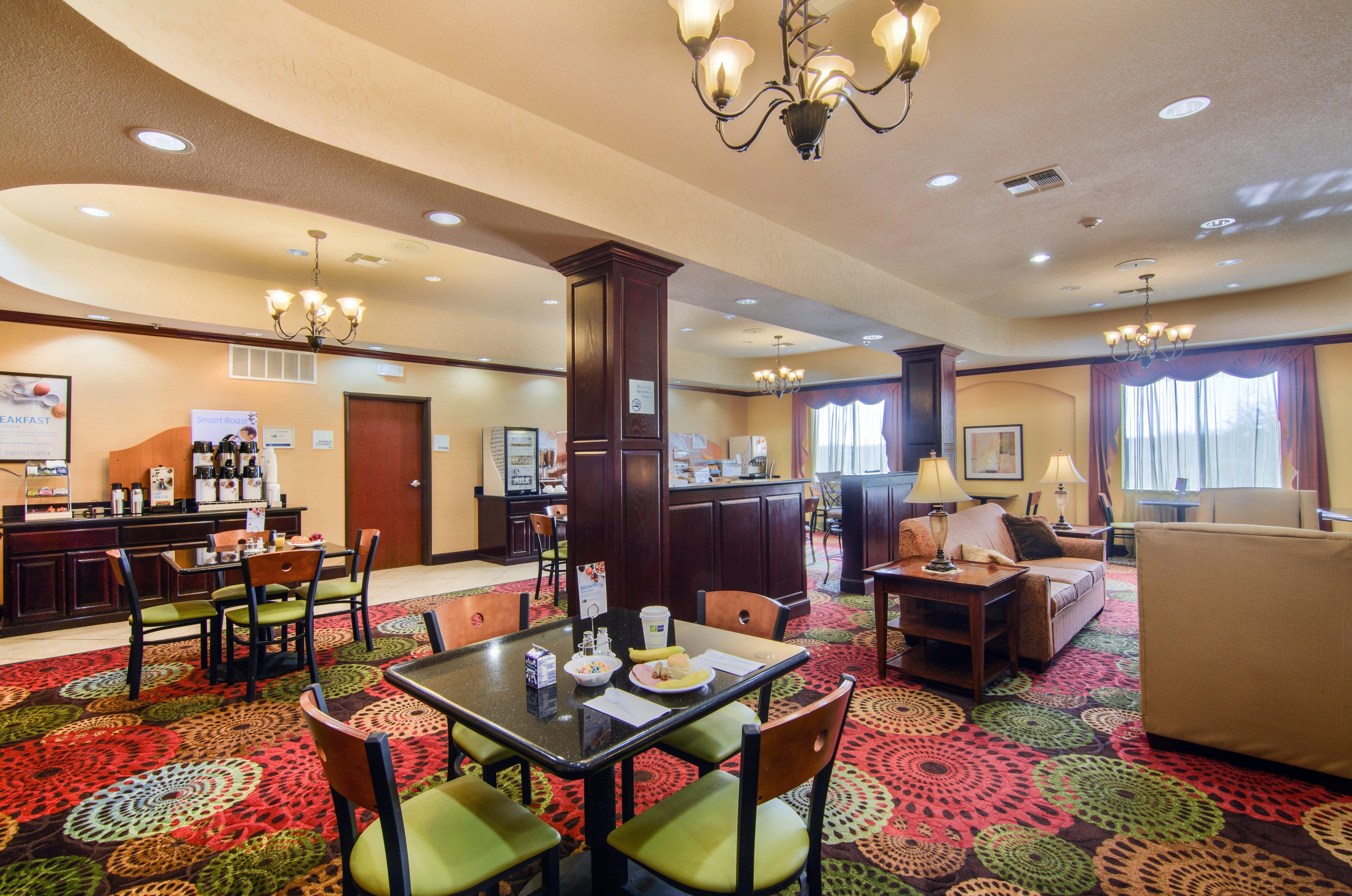 Holiday Inn Express Hotel & Suites Terrell By Ihg Exterior foto